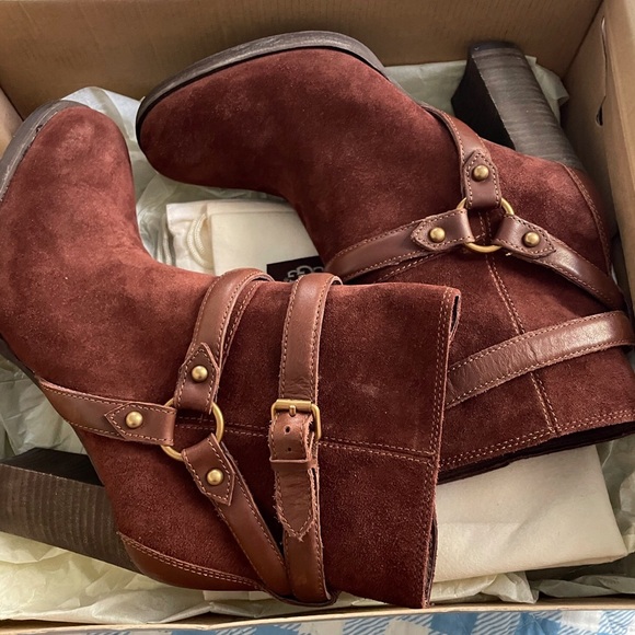 Ugg Dandridge Suede Harness Booties Mahogany-New in a box -SZ 8 - Picture 2 of 11